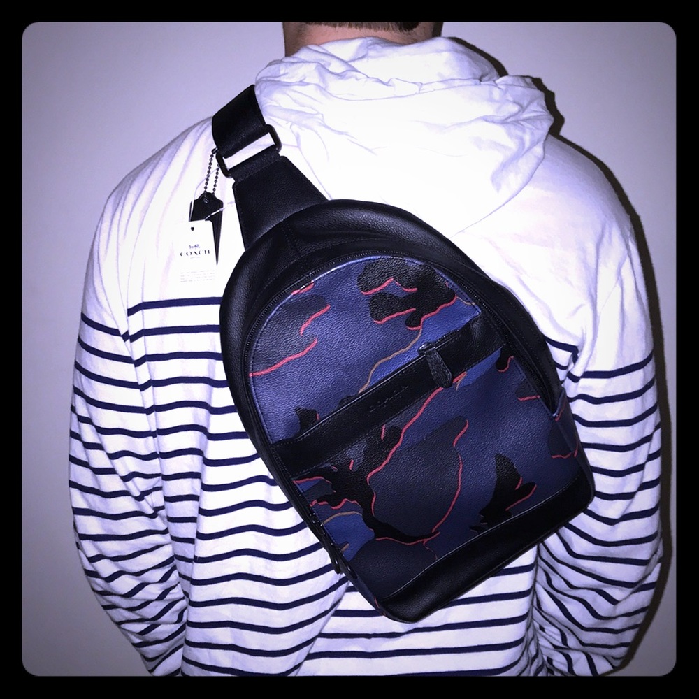 CHARLES PACK CAMO PV SHOULDER BAG